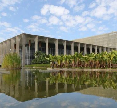 Imagem - Itamaraty cancela visto de assessor de Trump que visitaria Bolsonaro