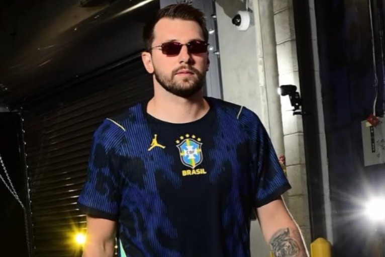 Doncic com a camisa que será usada na Copa do Mundo - 
