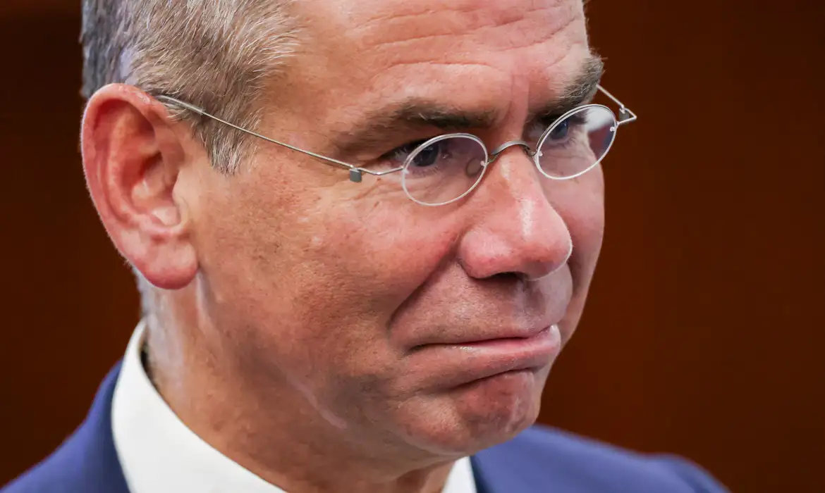 (José Luis Oliveira, um dos criminalistas mais conhecido do país.)