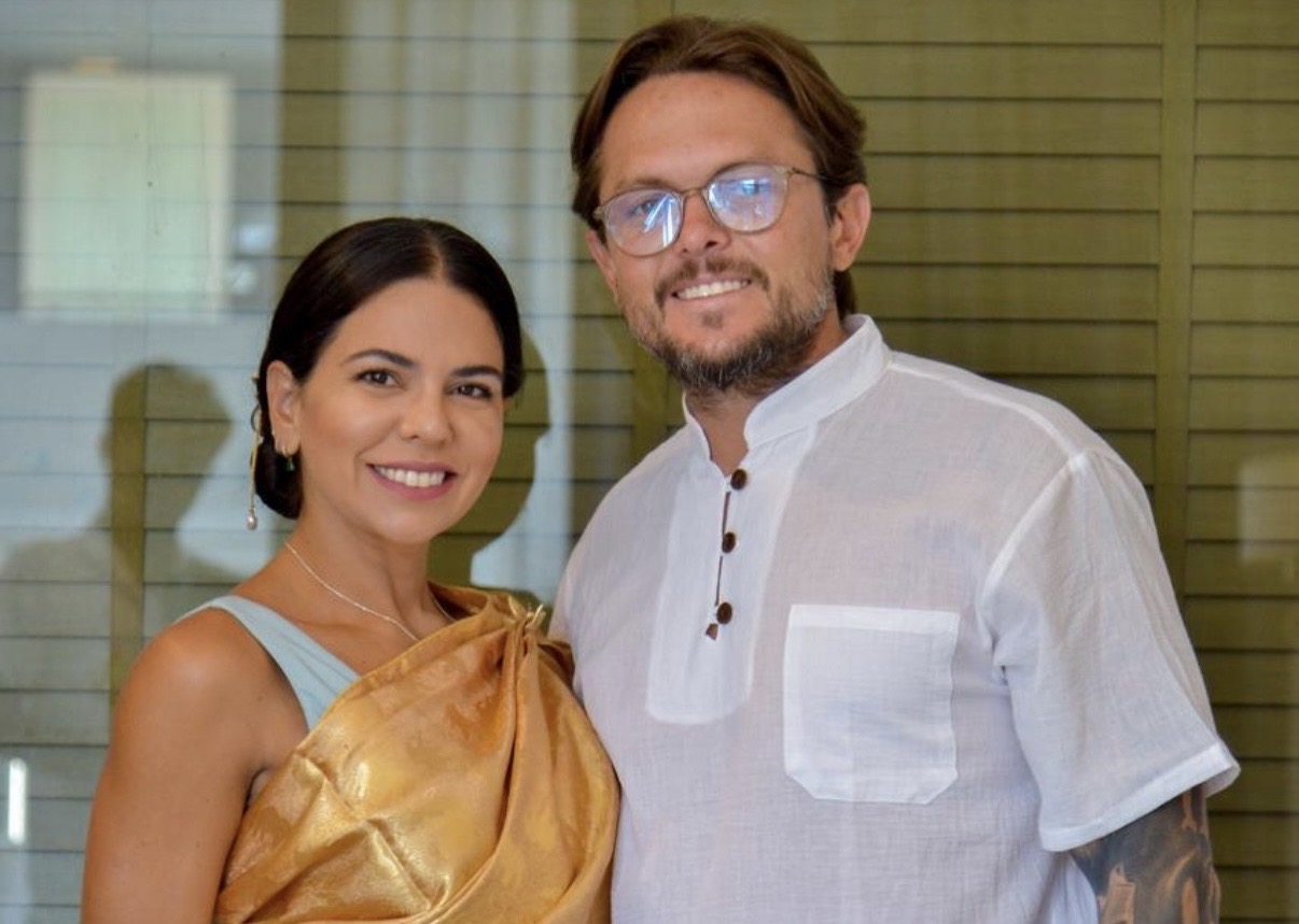 O empresário Diego Guimarães comemorou o seu dia nessa quarta-feira, que foi muito festejada por sua vasta legião de amigos e familiares. O aniversariante passou a data ao lado da esposa, Carin Wendra.
