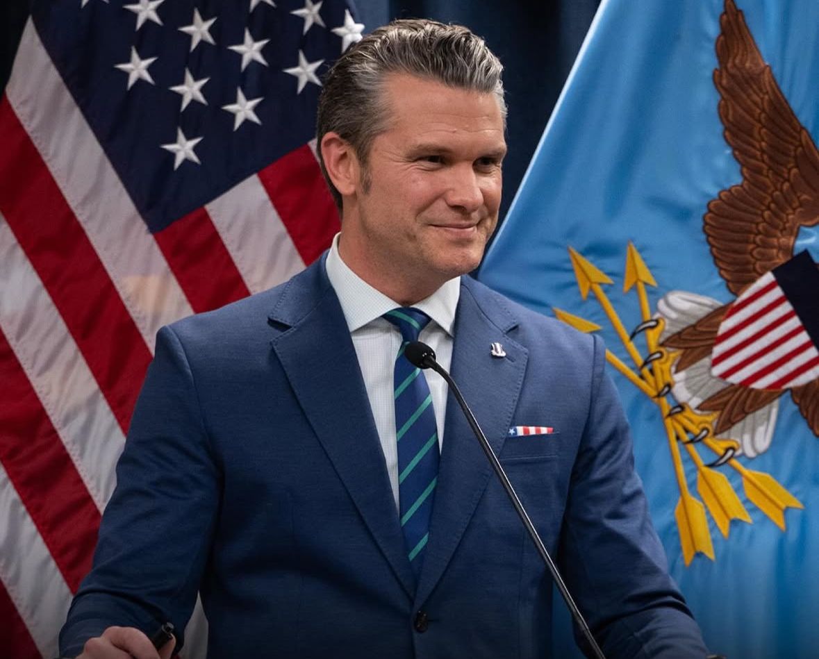 Secretário de Defesa dos EUA diz que líder do Irã estaria ferido e escondido após assumir poder