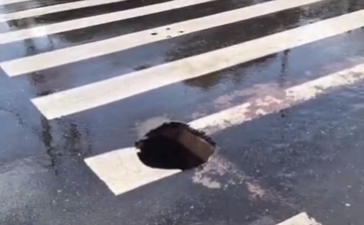 Buraco em cruzamento da Pedreira chama atenção e preocupa motoristas em Belém