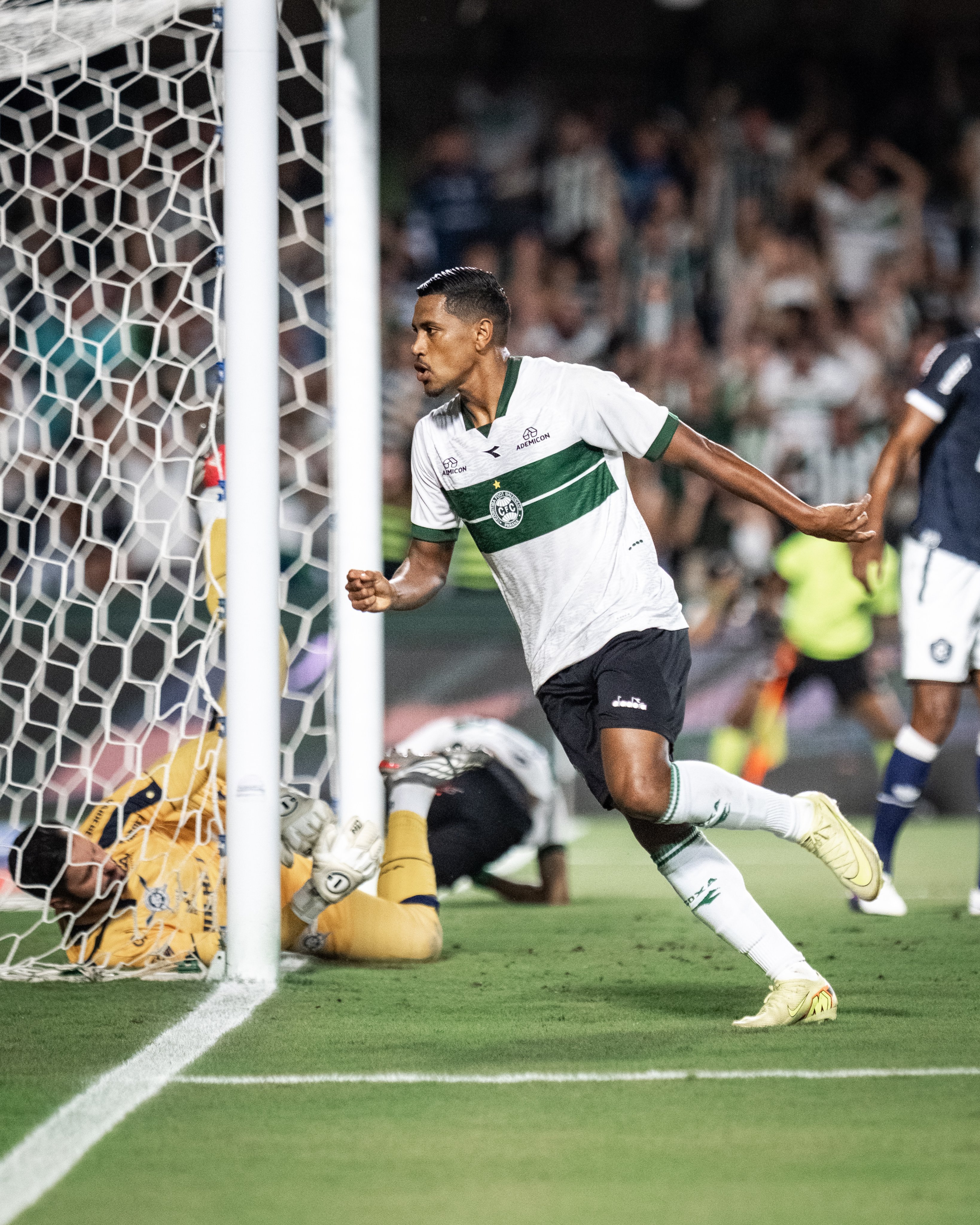Imagem - Com gol de Pedro Rocha, Remo perde para o Coritiba e se mantém no Z4 do Brasileiro