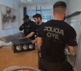 Imagem - Operação mira grupo que usava celulares roubados para aplicar fraudes bancárias no Rio