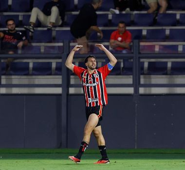 Imagem - São Paulo vence o Bragantino de virada e retoma liderança isolada do Brasileirão