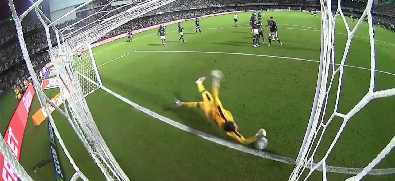 Rangel salvou a bola em cima da linha - 