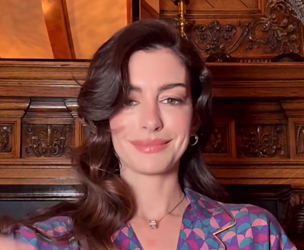 (A atriz Anne Hathaway)