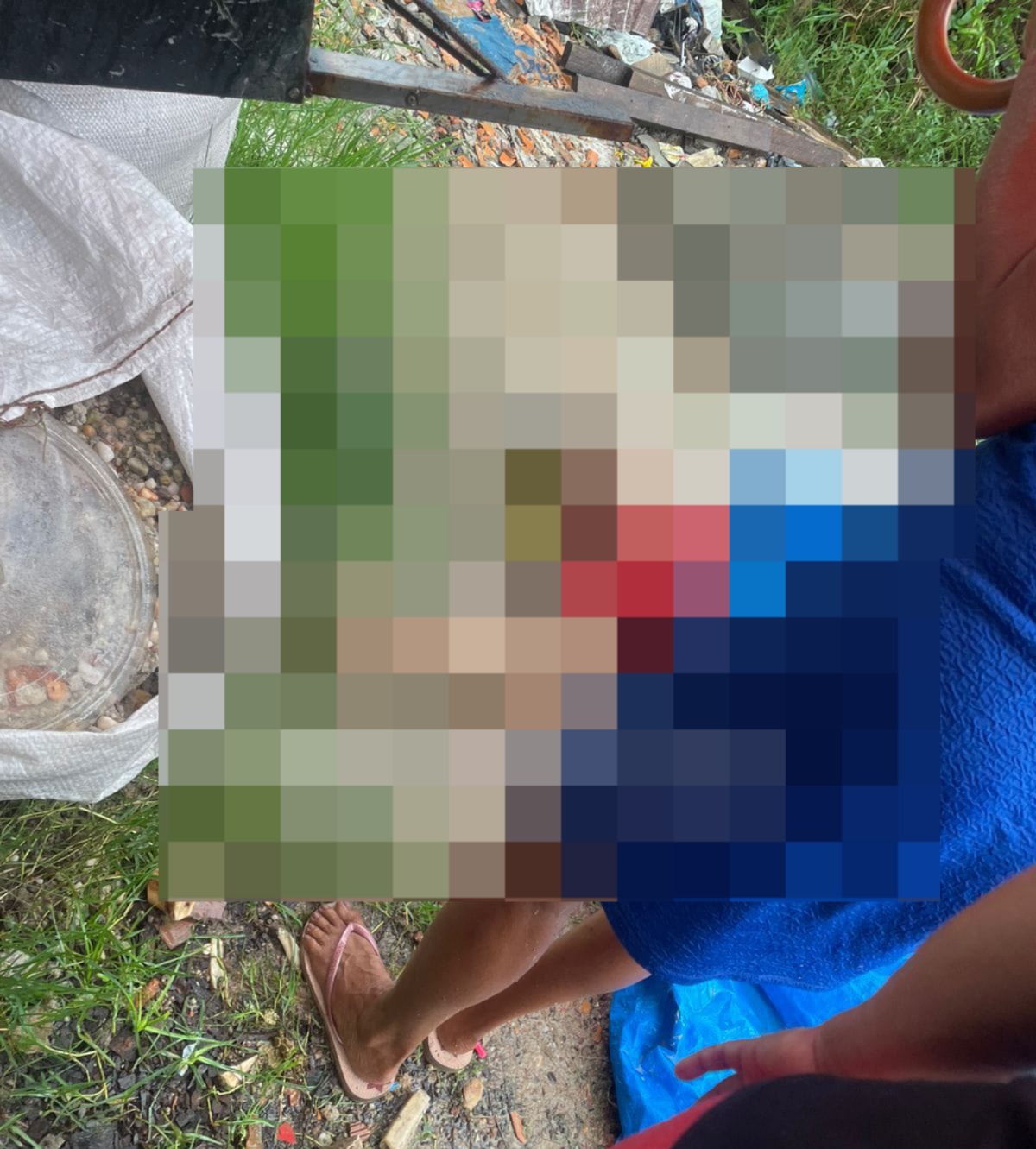 (A vítima não resistiu e morreu no local do crime)