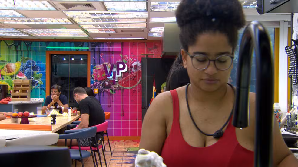 Após estalecada, Milena e Cowboy protagonizam discussão