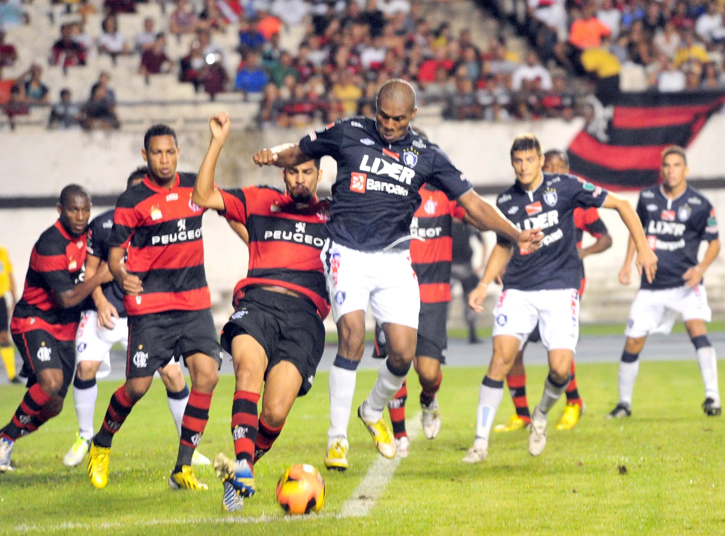 Retorno das duas equipes a se enfrentarem pela primeira divisão nacional após 48 anos. —