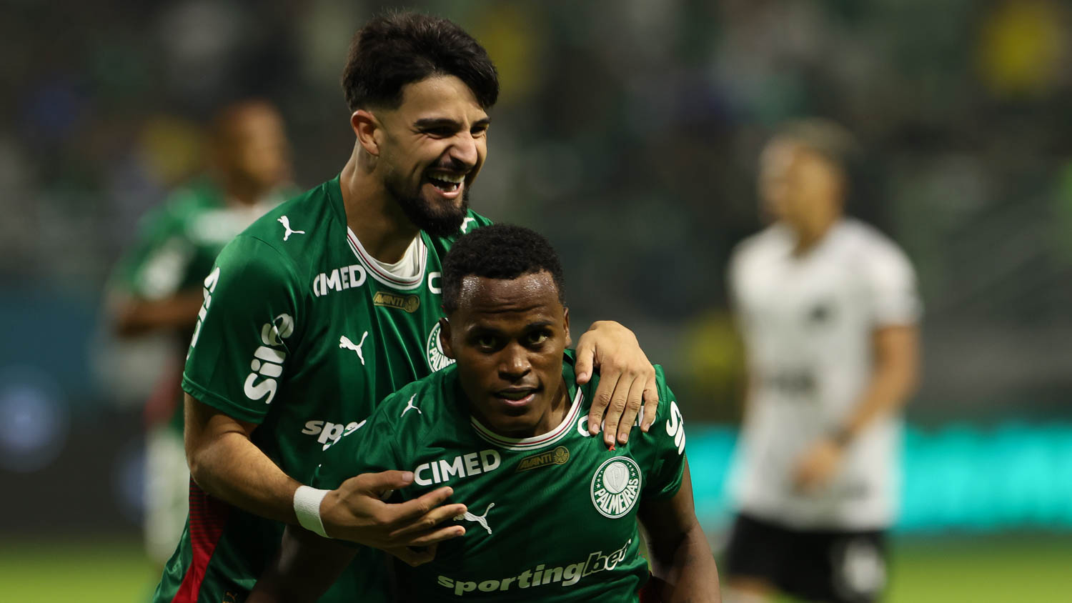 Arias comemora o primeiro gol pelo Verdão - 