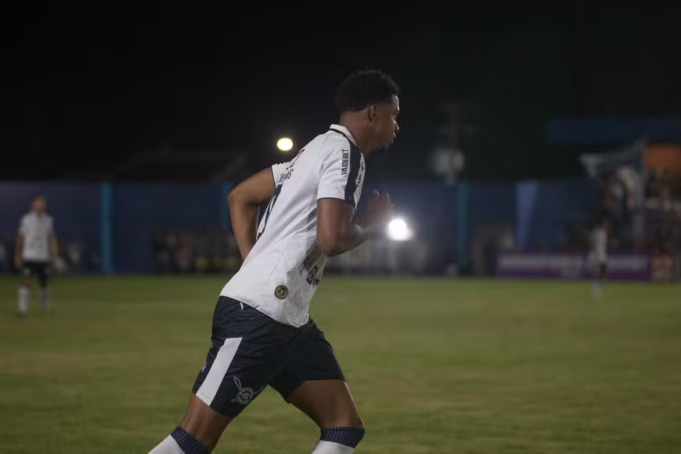 Carlinhos, atacante do Remo