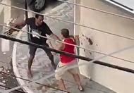 Imagem - Homem é atingido por sacola com fezes após discussão em Cariacica, em Vitória, Espírito Santo