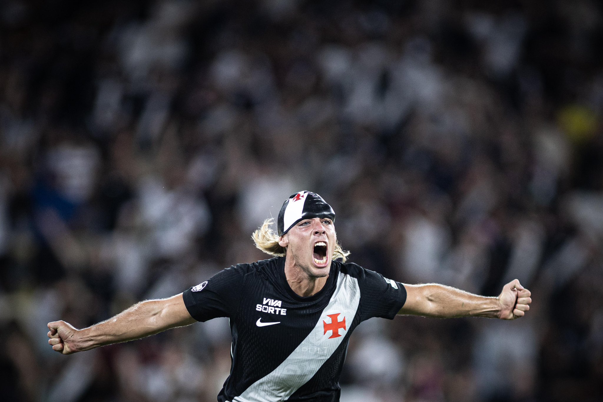 Spinelli comemora gol no clássico contra o Fluminense - 