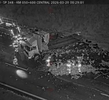 Imagem - Acidente com carretas provoca interdição e derramamento de carga na Rodovia dos Bandeirantes