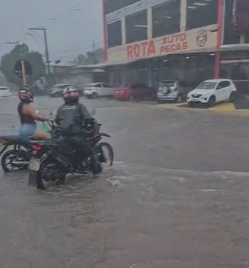 Imagem - Marituba registra 3 horas de chuva e tem alagamentos em diversos pontos