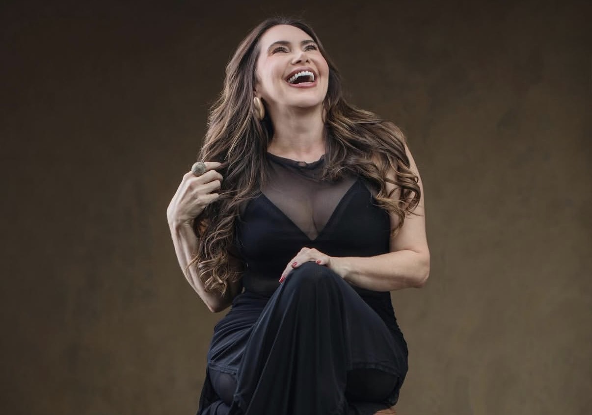 Ana Paula Sobrinho comemora em grande estilo os 17 anos da Paula Brazil