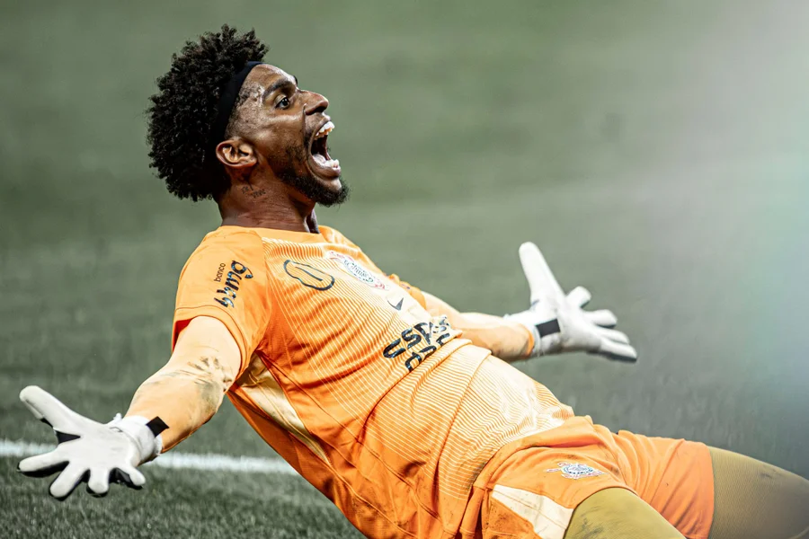 Imagem - Ancelotti convoca Hugo Souza para amistosos contra França e Croácia após lesão de Alisson