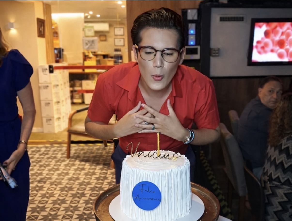 Vinicius Campos  foi festejado nessa última quarta-feira, no Famiglia Sicília, pelo seu aniversário. Salut! 
