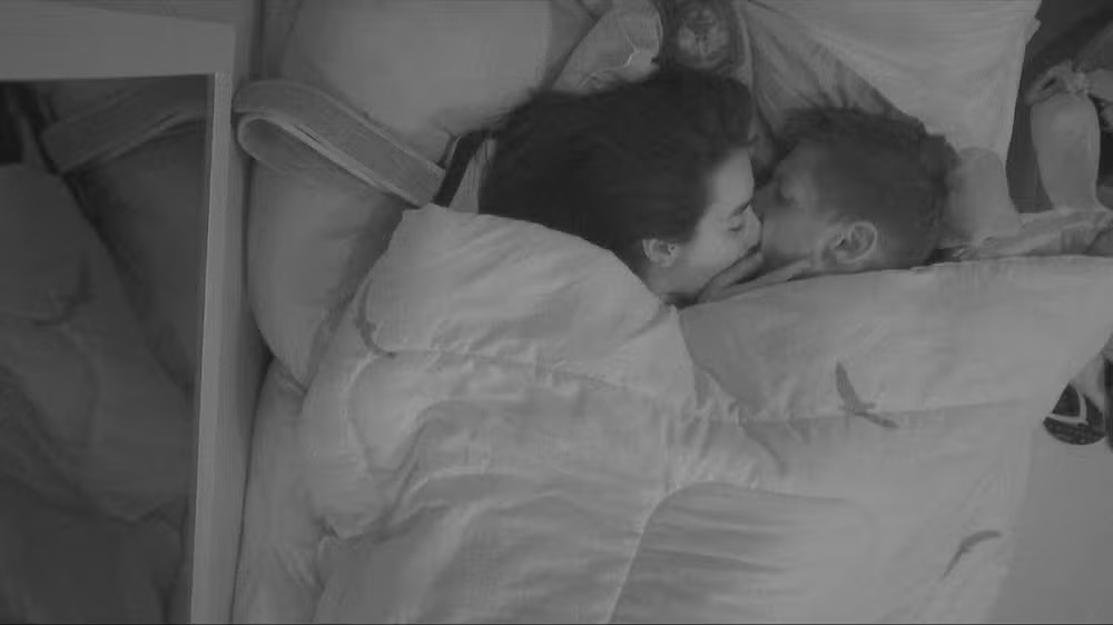 Jordana e Jonas em clima de romance no BBB - 