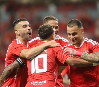 Imagem - Inter vence a Chapecoense no Beira-Rio, embala no Brasileirão e deixa o Z-4