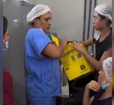 Imagem - Vídeo de profissionais em momento de descontração enquanto pacientes aguardam atendimento