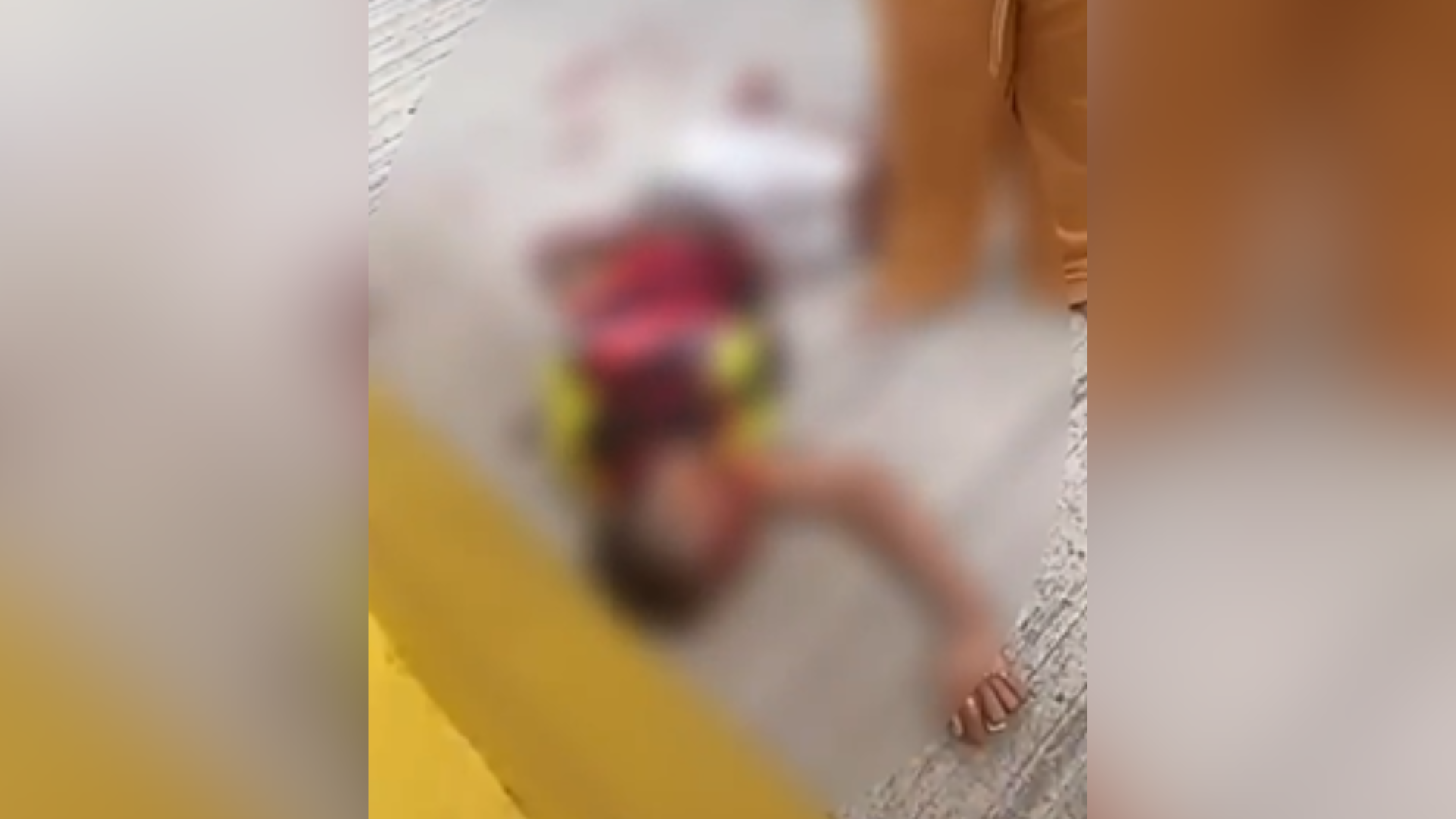 Homem bateu em mureta do BRT e aguardava socorro no local