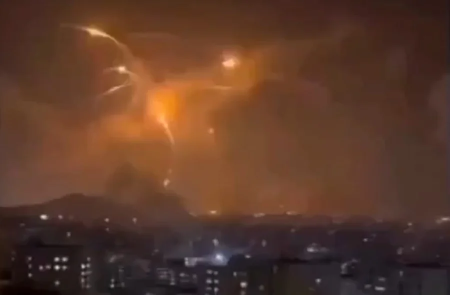 Mísseis atingem Tel Aviv e deixam feridos em meio a troca de acusações entre Irã e EUA