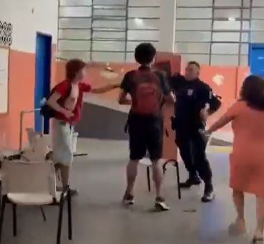 Imagem - Vídeo: PM agride estudantes dentro de escola estadual na zona sul do Rio de Janeiro