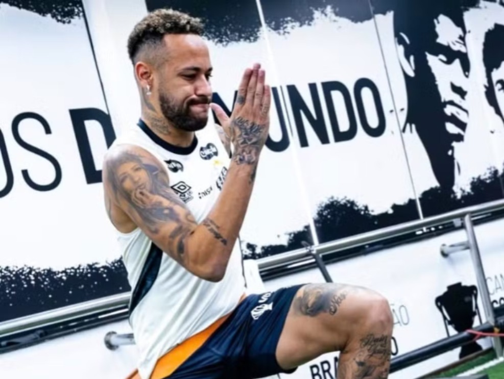Neymar treina no CT do Santos -