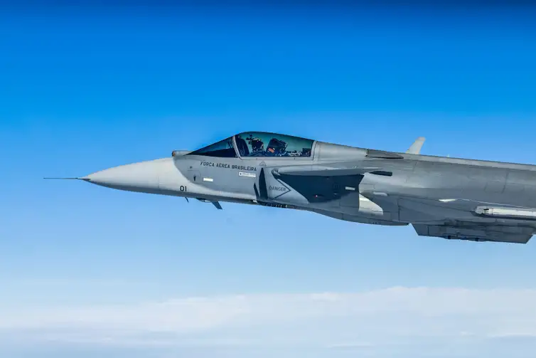 (Primeiro caça F-39 Gripen montado no Brasil)