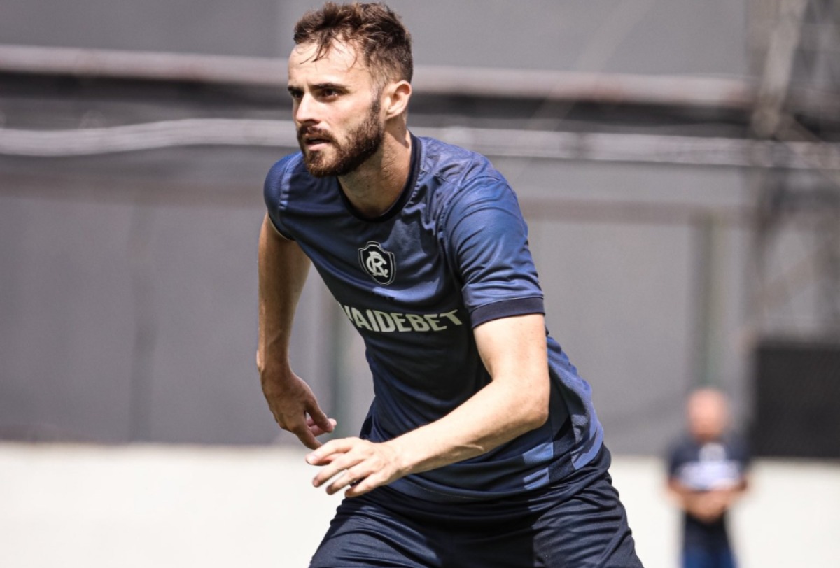 Recém-contratado pelo Leão, Poveda está relacionado para o jogo - 