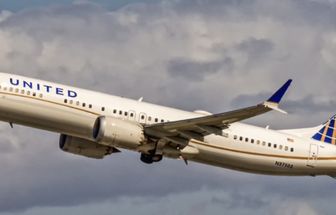 Avião com 168 pessoas a bordo quase colide com helicóptero militar nos EUA