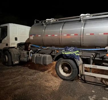 Imagem - Caminhão-tanque novo é retido na BR-163 por irregularidade fiscal
