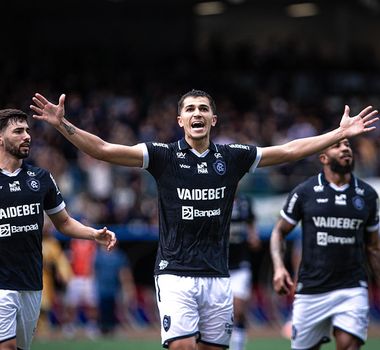 Imagem - Remo: Vitor Bueno tem lesão na panturrilha e pode desfalcar o time contra o Santos