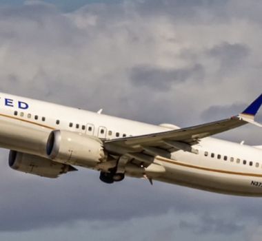 Imagem - Avião com 168 pessoas a bordo quase colide com helicóptero militar nos EUA