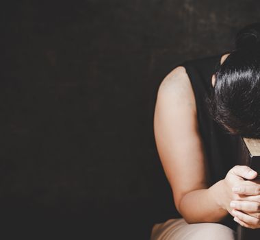 Imagem - Sofrendo com sequelas de um estupro coletivo, jovem de 25 anos ganha direito a eutanásia