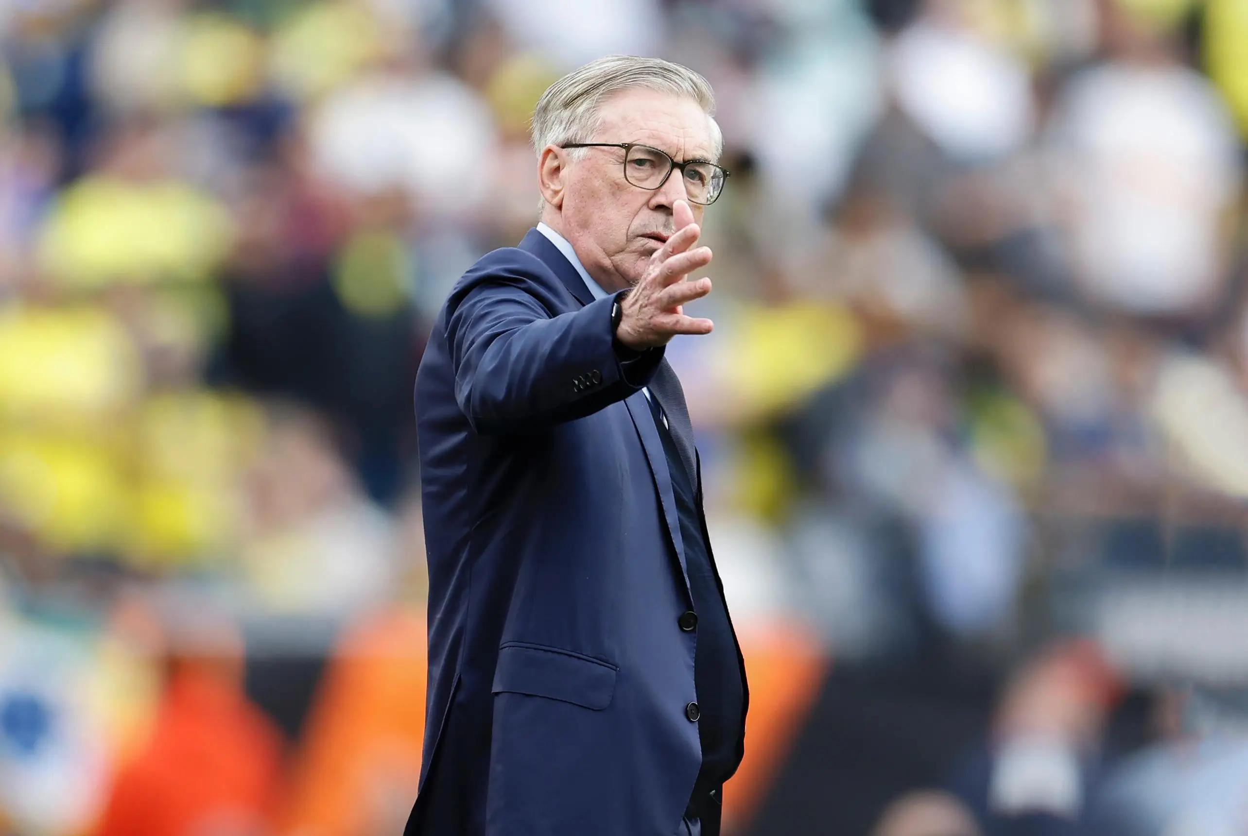 (Técnico italiano Carlo Ancelotti)