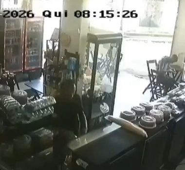 Imagem - Homem é flagrado furtando padaria no bairro do Tapanã, em Belém