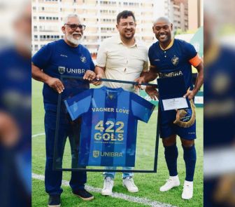 Imagem - Vagner Love se despede dos gramados com gol em vitória do Retrô sobre o Ceará