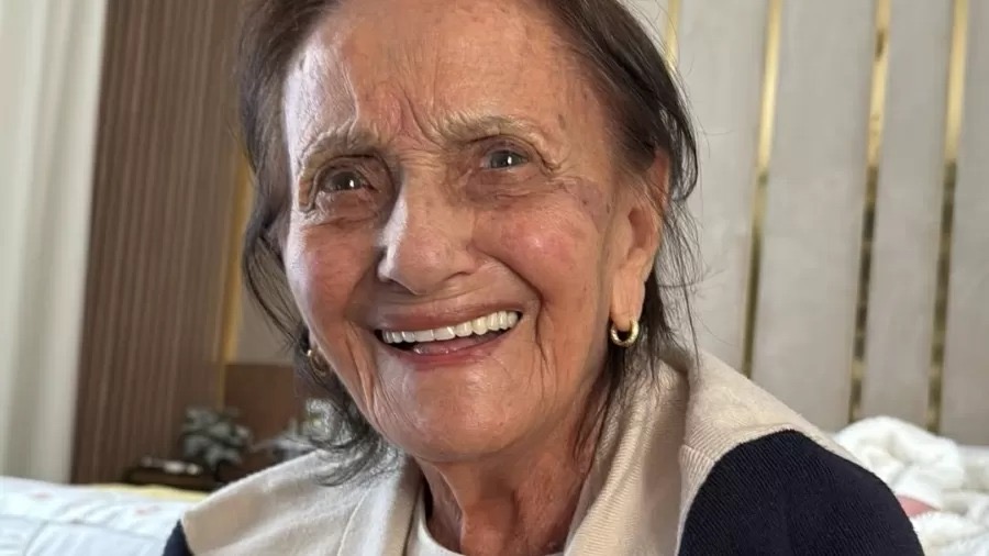 Morre aos 96 anos a ‘Vó da Pomba’, fenômeno da internet que levou leveza ao Alzheimer