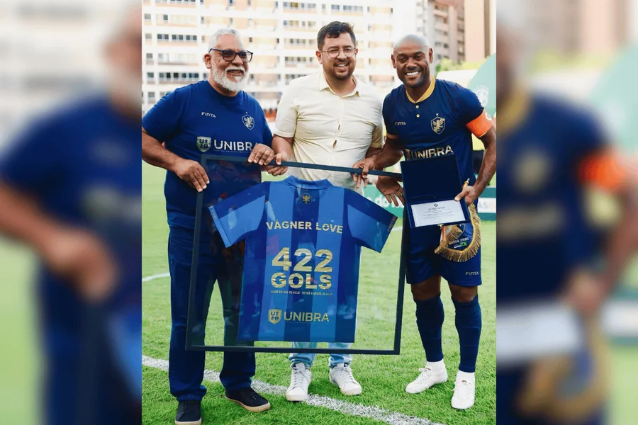 Imagem - Vagner Love se despede dos gramados com gol em vitória do Retrô sobre o Ceará