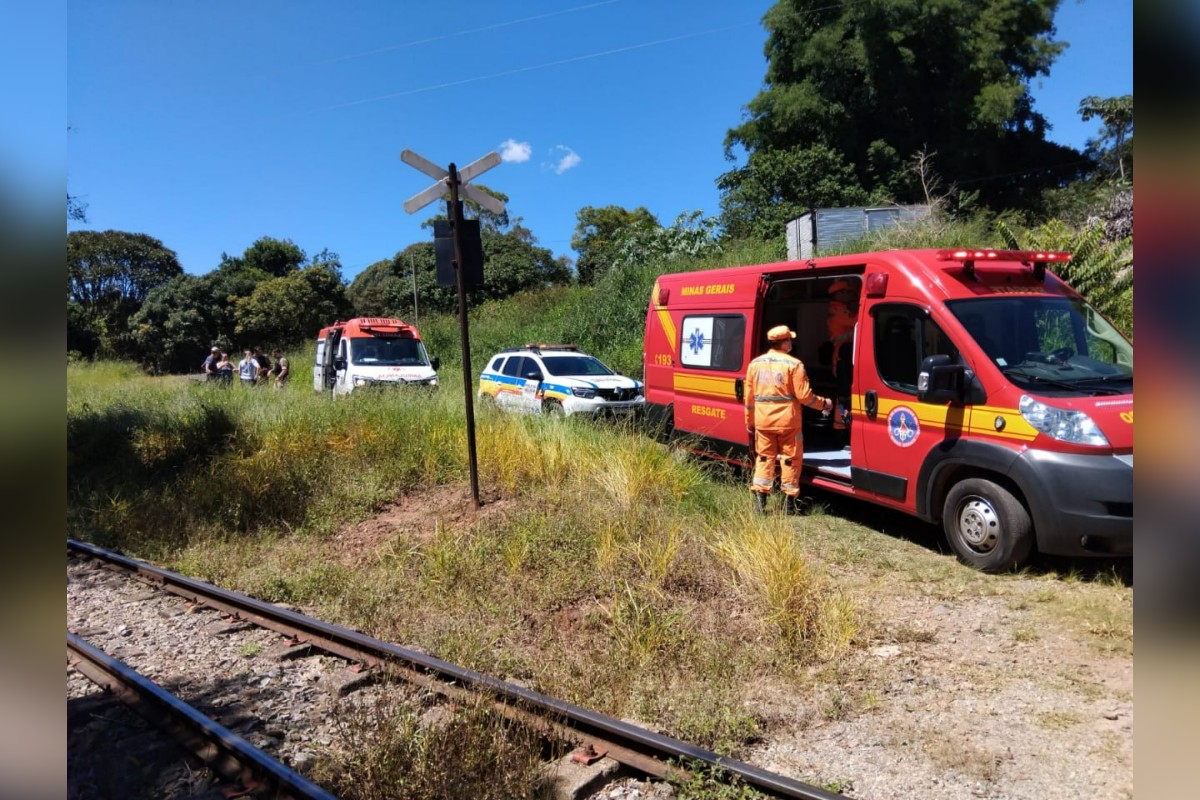 Homem é atingido por trem no interior de Minas e fica gravemente ferido