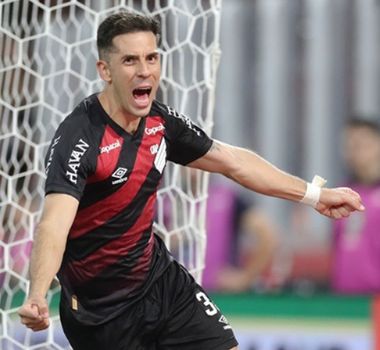 Imagem - Athletico goleia o Botafogo, assume vice-liderança do Brasileirão e afunda rival no Z-4