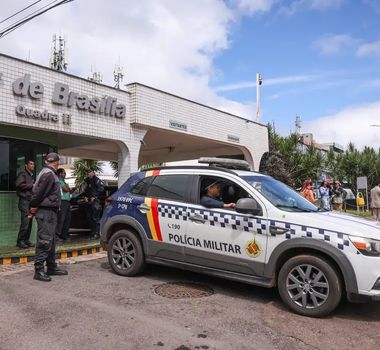 Imagem - Moraes nega livre acesso de filhos de Bolsonaro à prisão domiciliar