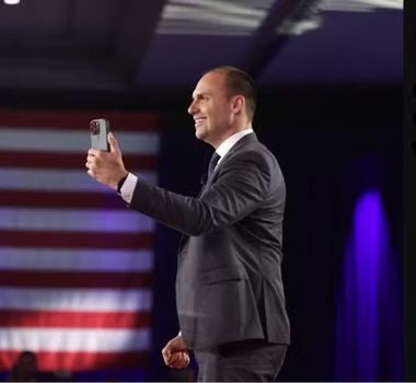 Imagem - Moraes dá 24 horas para Bolsonaro explicar fala de Eduardo sobre vídeo