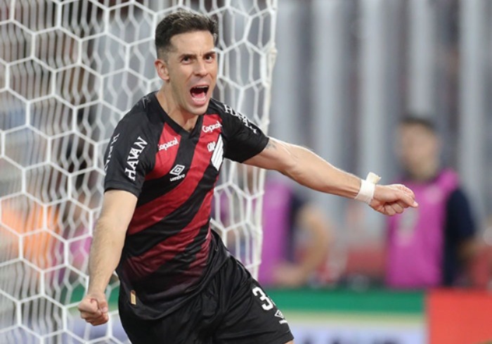 Furacão goleou o Botafogo por 4 a 1 - 