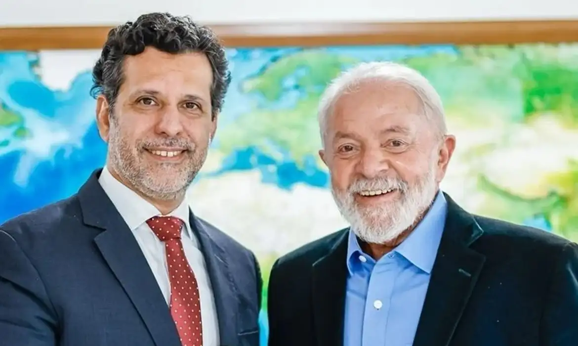 (Presidente Luiz Inácio Lula da Silva e o novo ministro da Educação será Leonardo Barchini)