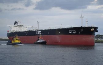 Petroleiro do Kuwait é atingido em Dubai e tensão no Golfo volta a acender alerta global