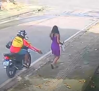 Imagem - Motociclista é flagrado importunando adolescente em Santarém